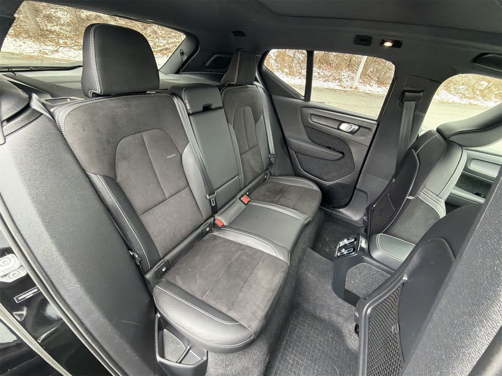 Thumbnail: 2022 Volvo XC40 - 21