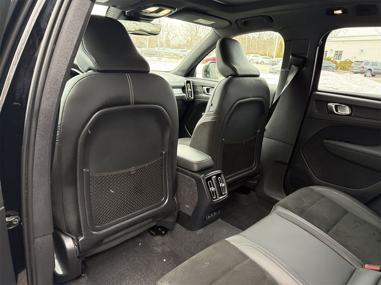 Thumbnail: 2022 Volvo XC40 - 20