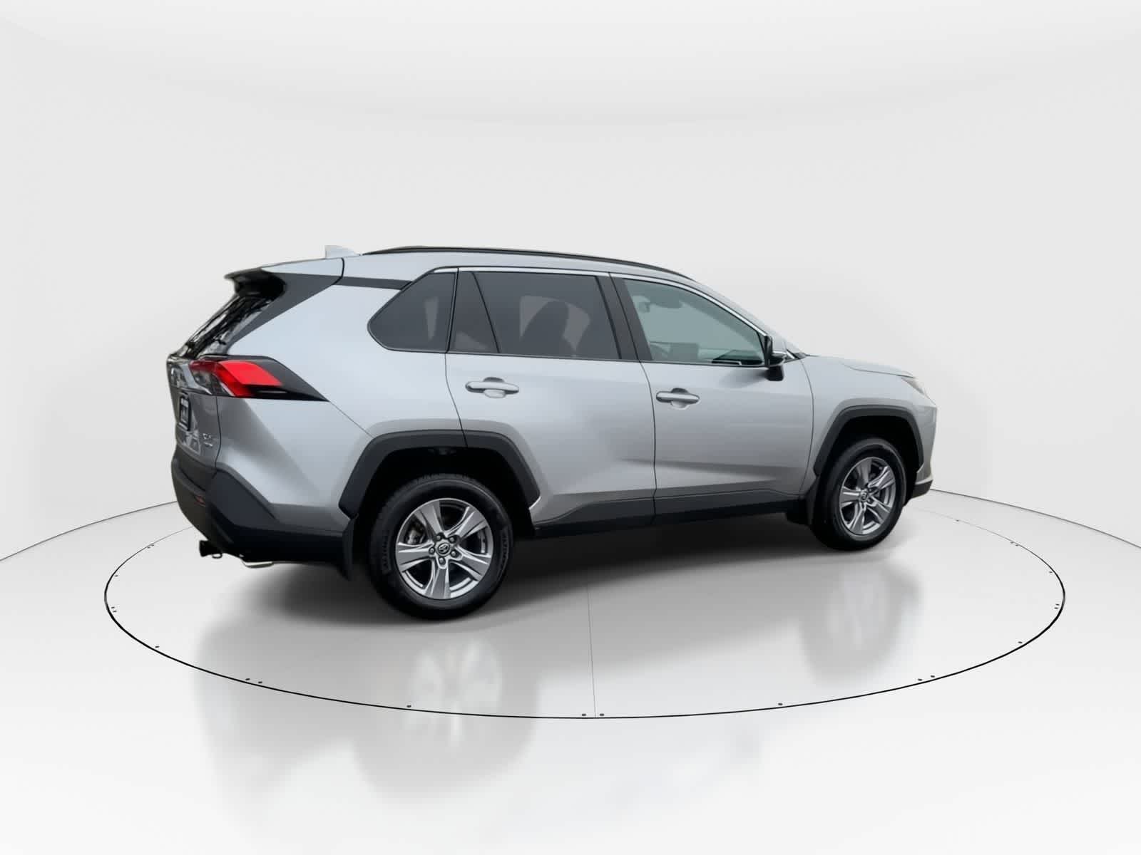 Thumbnail: 2022 Toyota RAV4 - 9