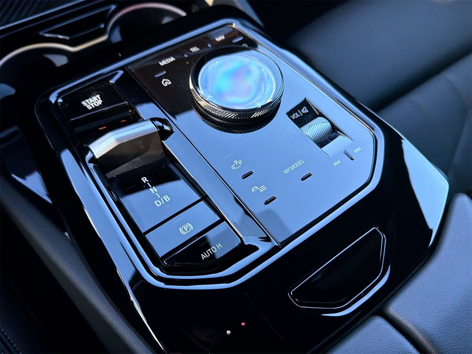 Thumbnail: 2025 BMW i5 - 25