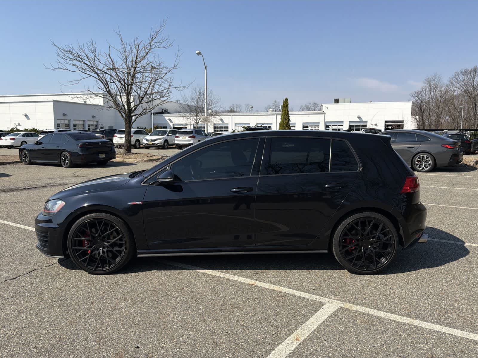 Thumbnail: 2017 Volkswagen Golf - 11