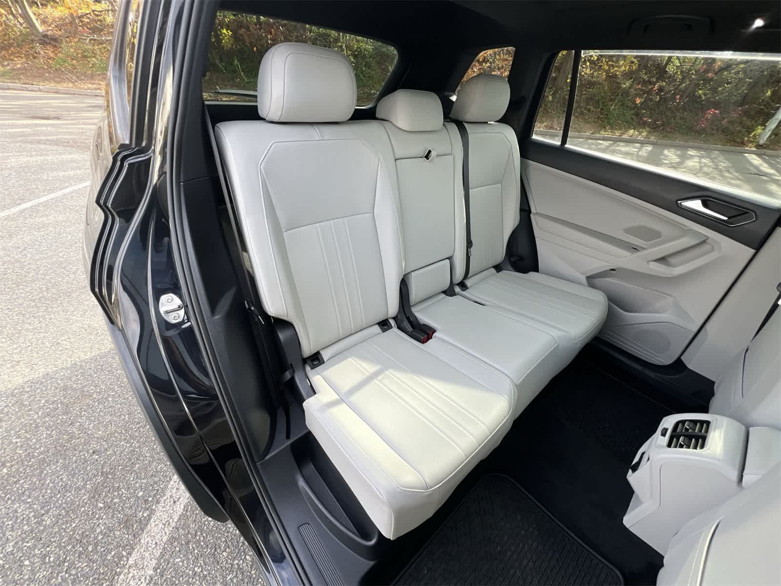 Thumbnail: 2022 Volkswagen Tiguan - 21