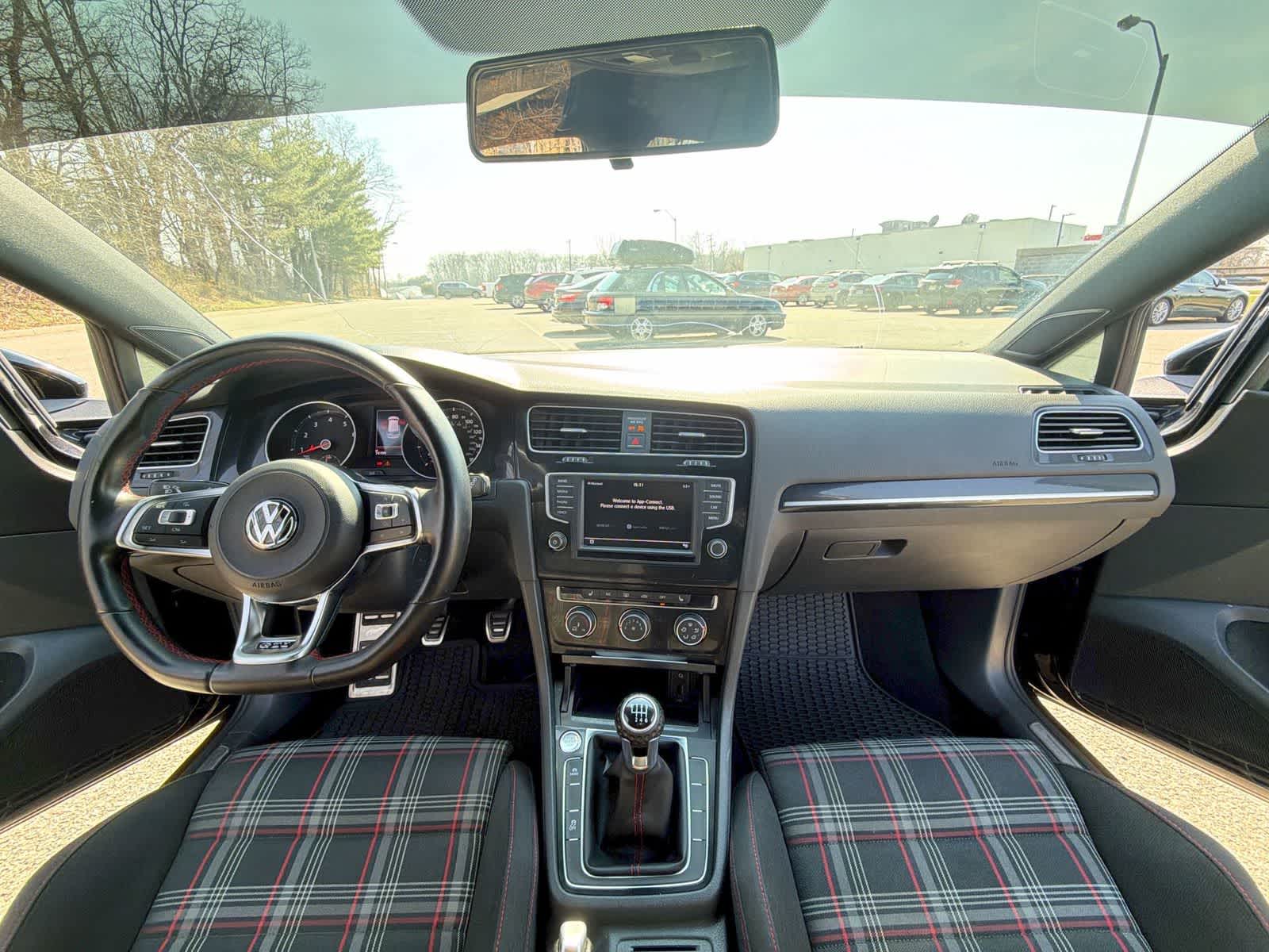 Thumbnail: 2017 Volkswagen Golf - 18