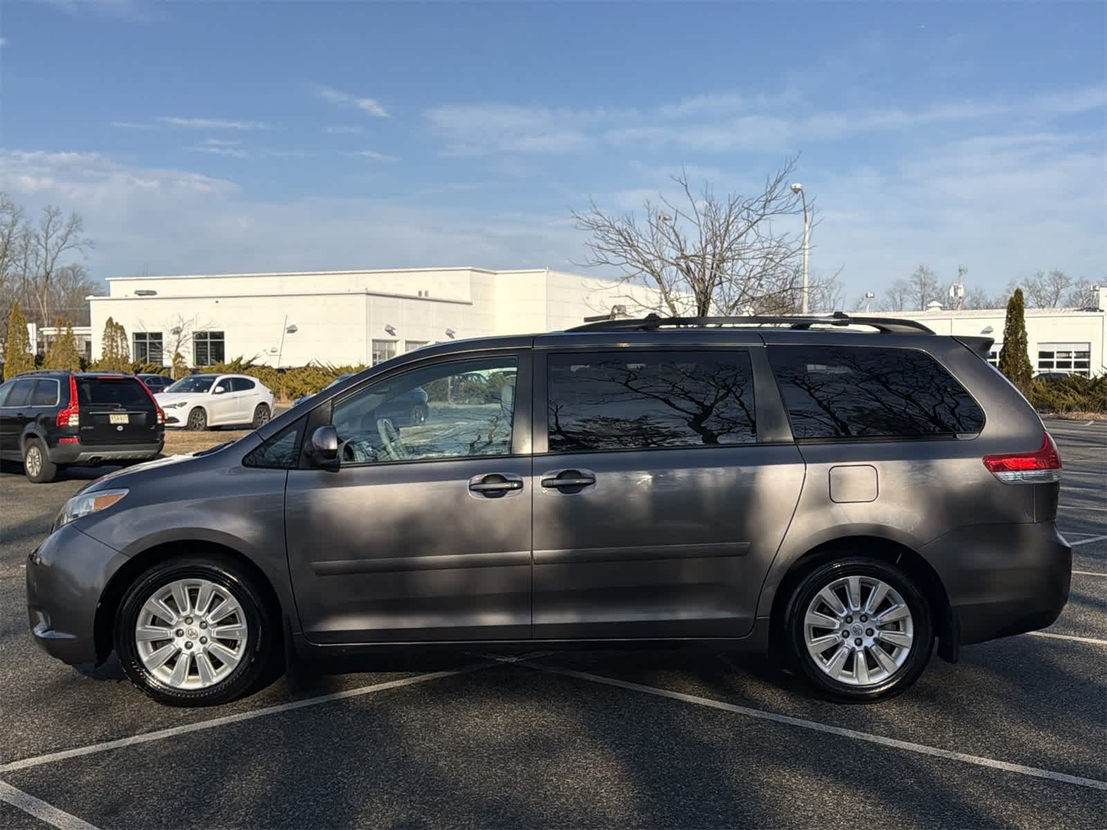 Thumbnail: 2013 Toyota Sienna - 11