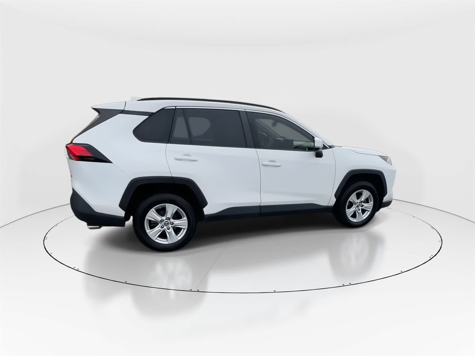 2019 Toyota RAV4 XLE photo 2