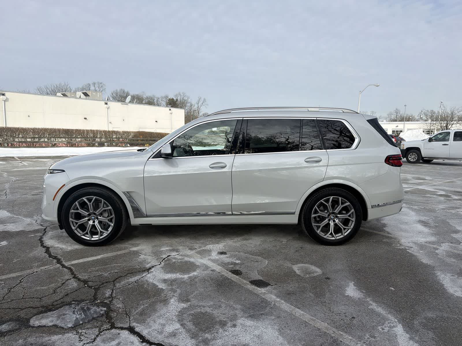 Thumbnail: 2024 BMW X7 - 11