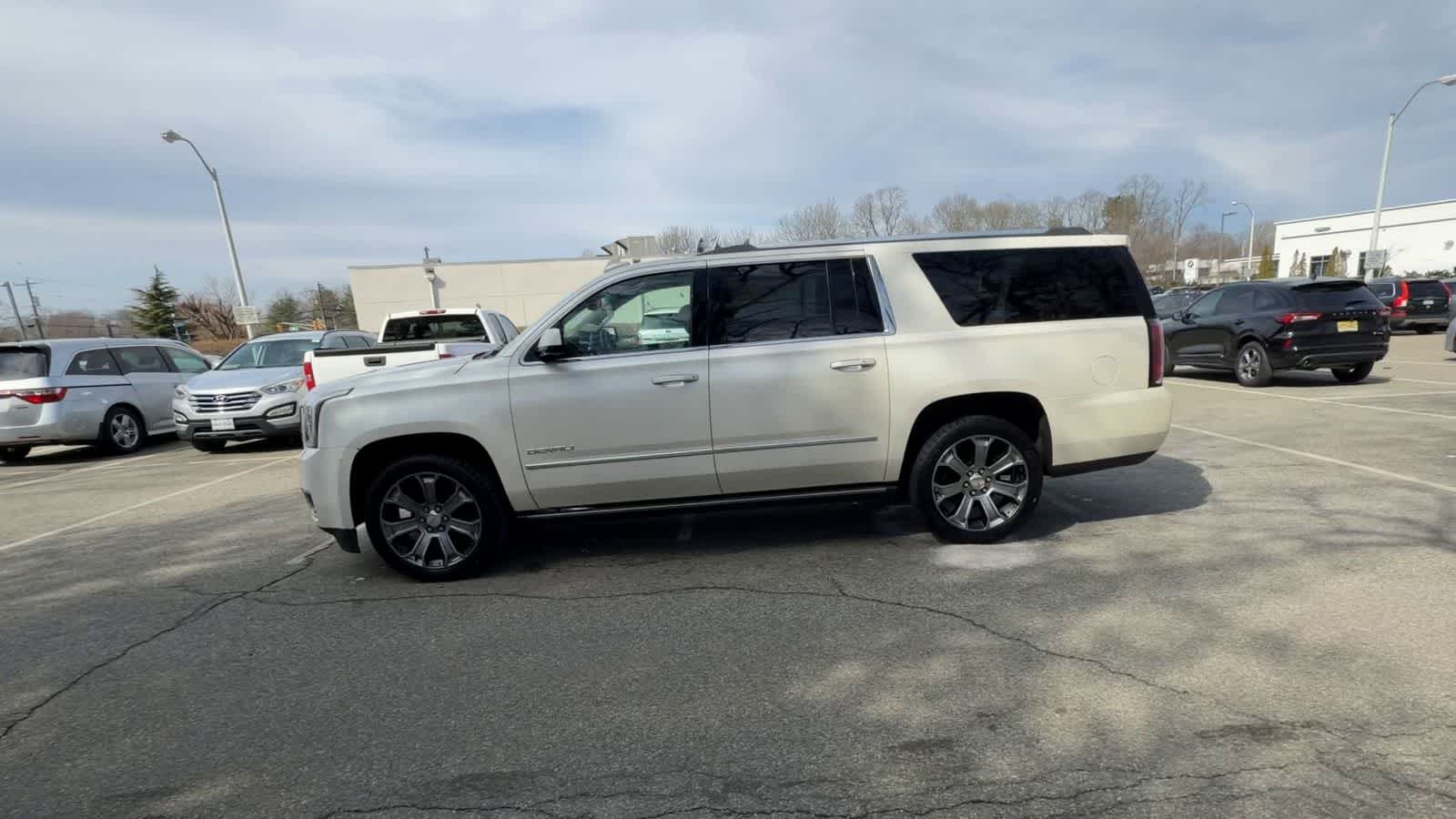 Thumbnail: 2015 GMC Yukon XL - 9