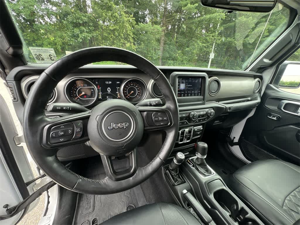 Thumbnail: 2021 Jeep Gladiator - 17