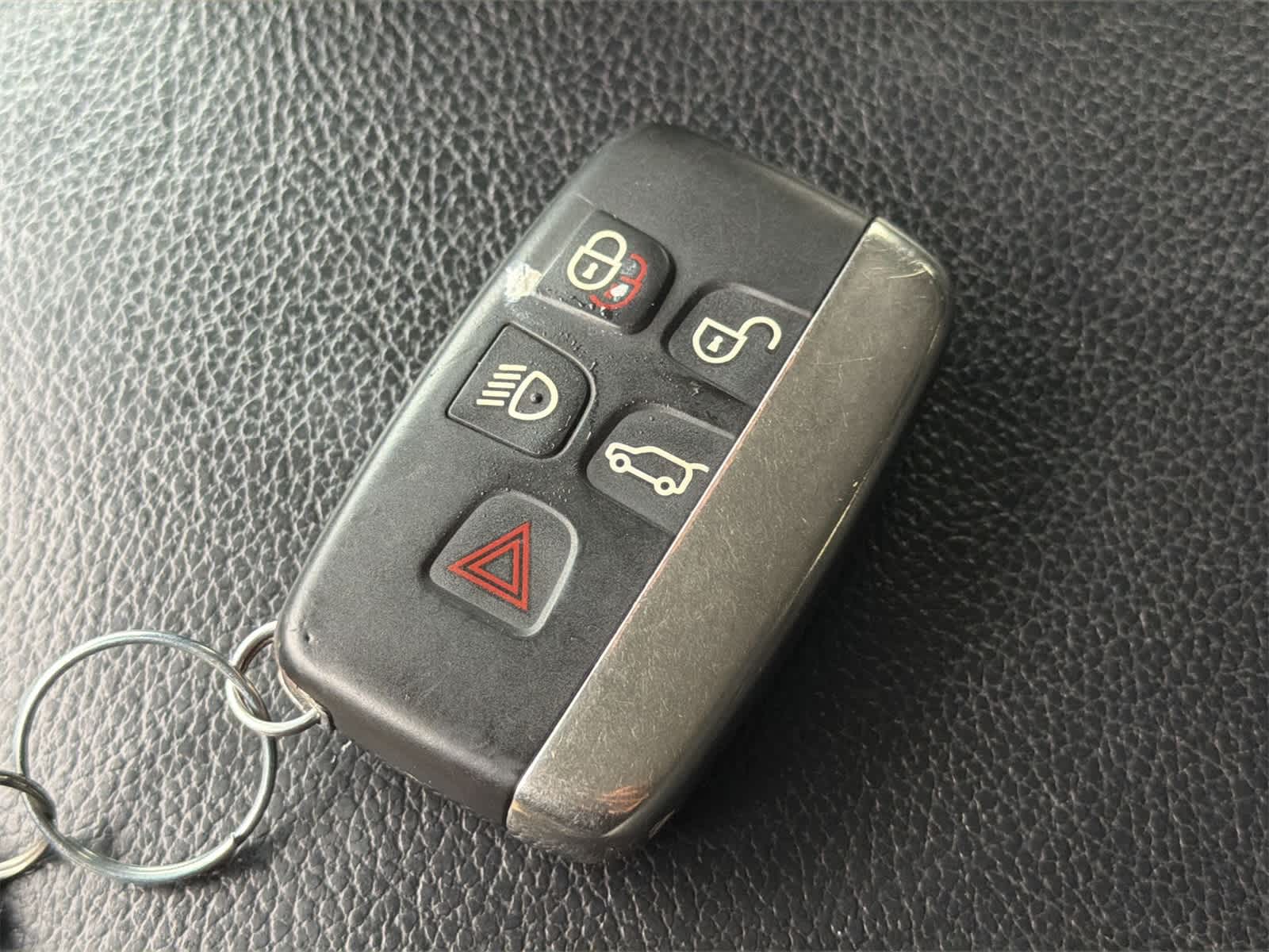 Thumbnail: 2018 Land Rover Discovery Sport - 28