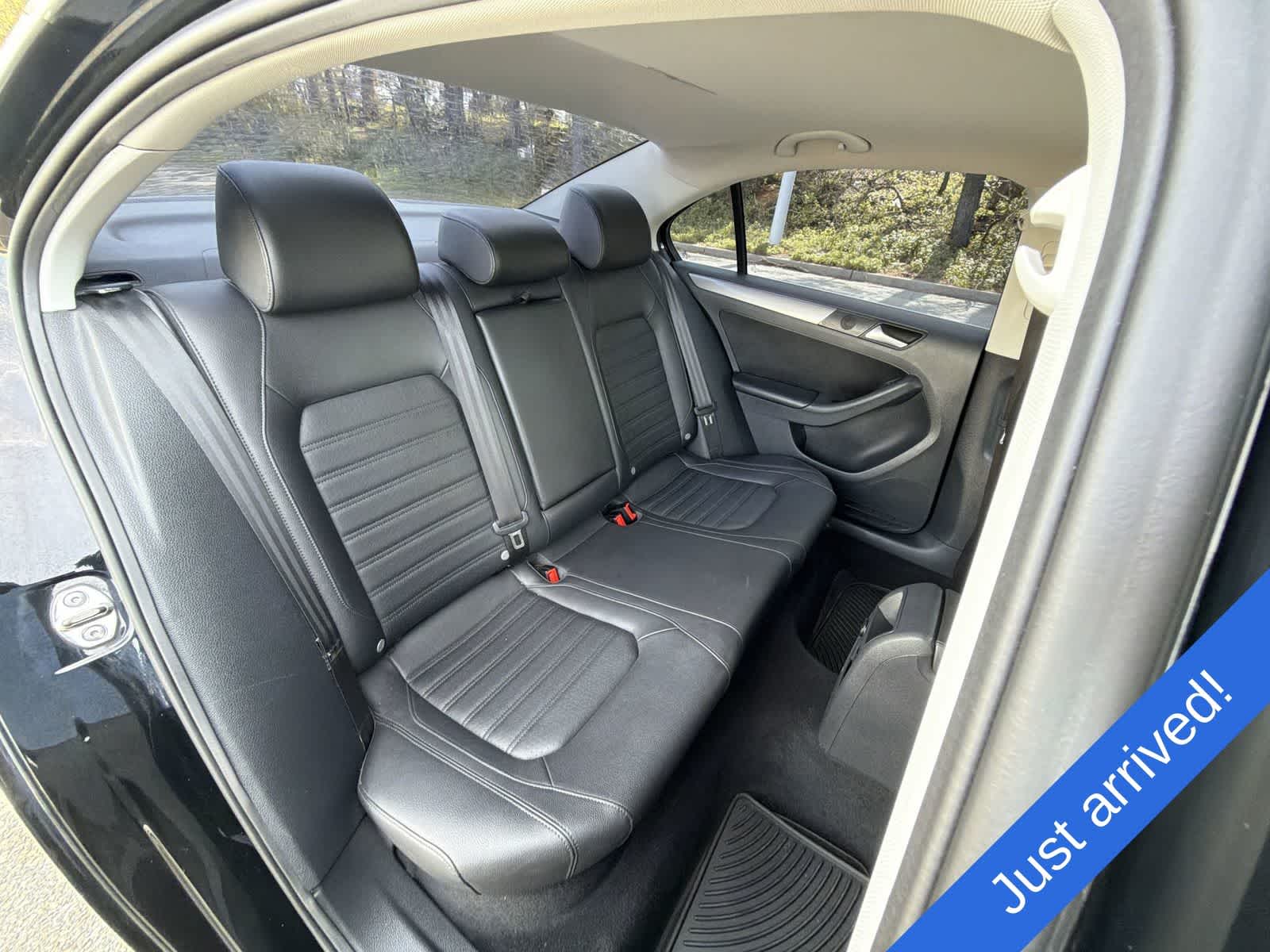 Thumbnail: 2013 Volkswagen Jetta - 21