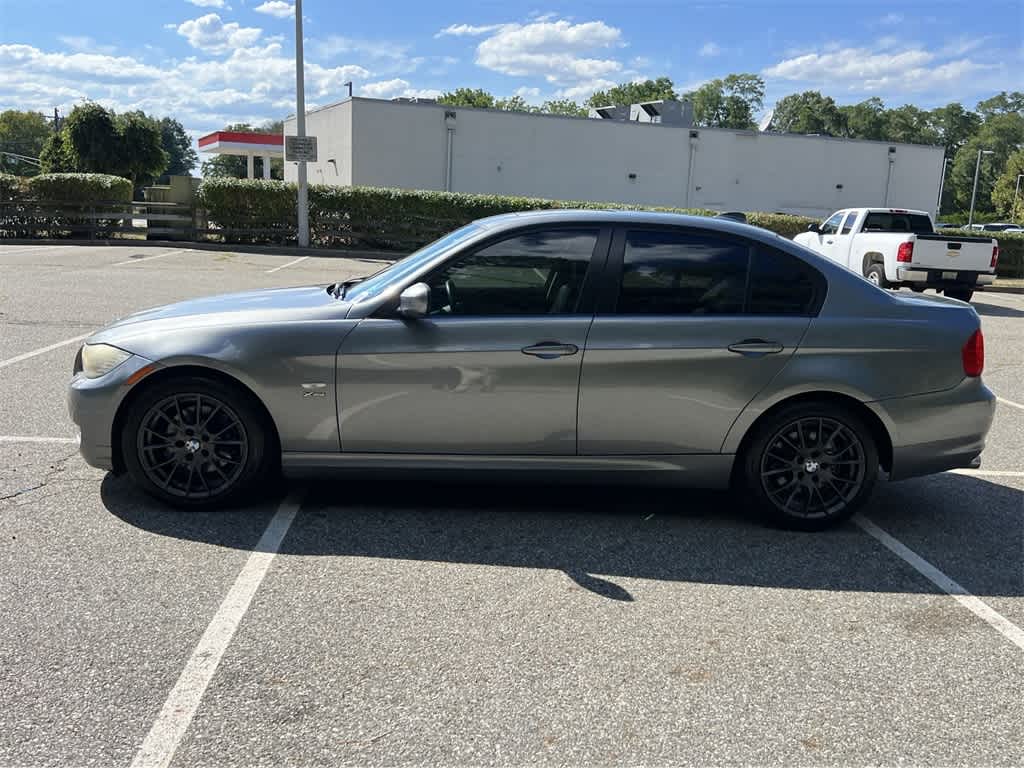 Thumbnail: 2011 BMW 3 Series - 11