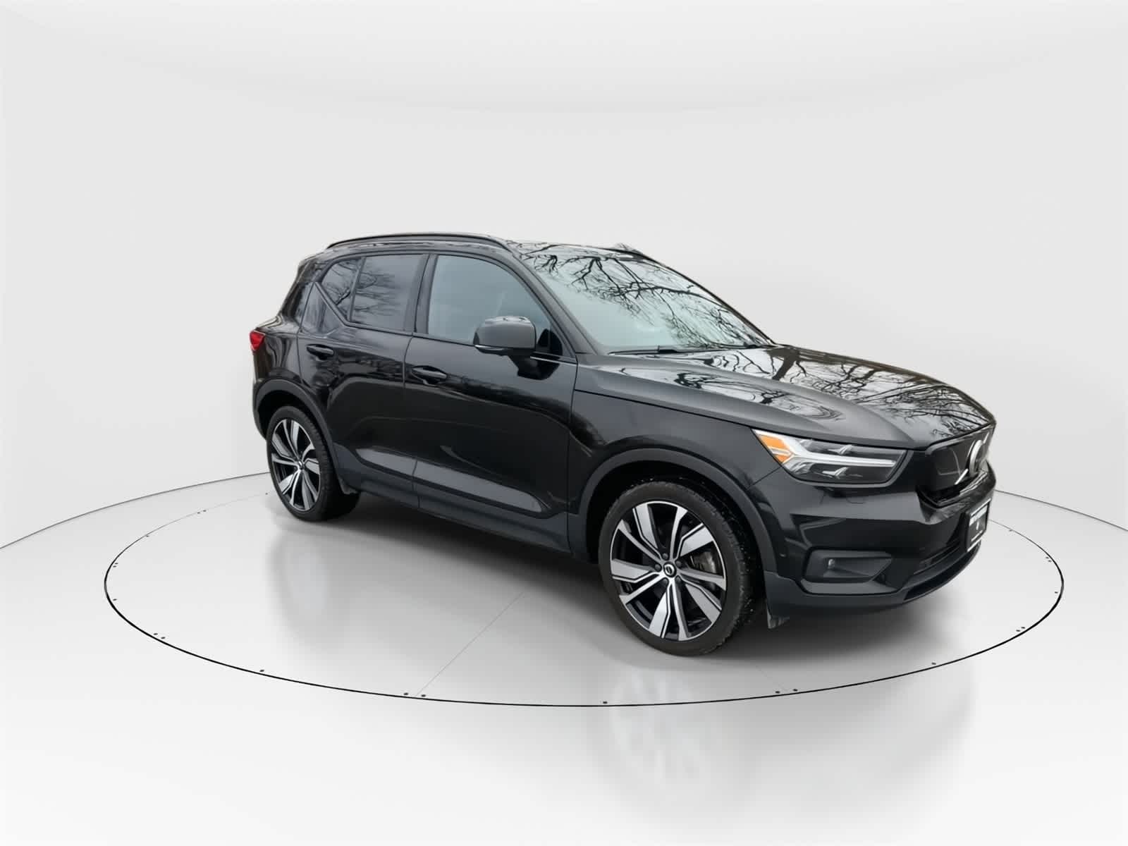 Thumbnail: 2022 Volvo XC40 - 3