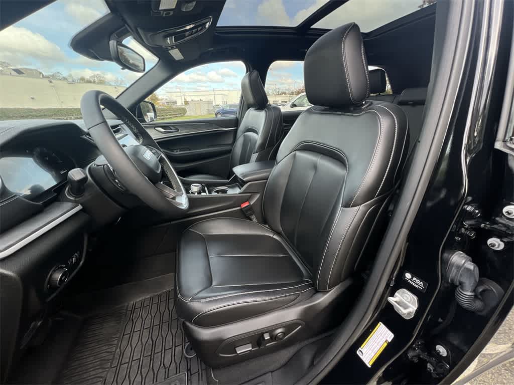 Thumbnail: 2024 Jeep Grand Cherokee - 19