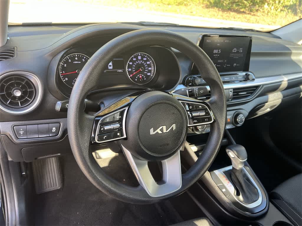 Thumbnail: 2023 Kia Forte - 23