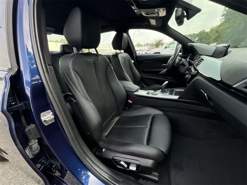 Thumbnail: 2016 BMW 3 Series - 21