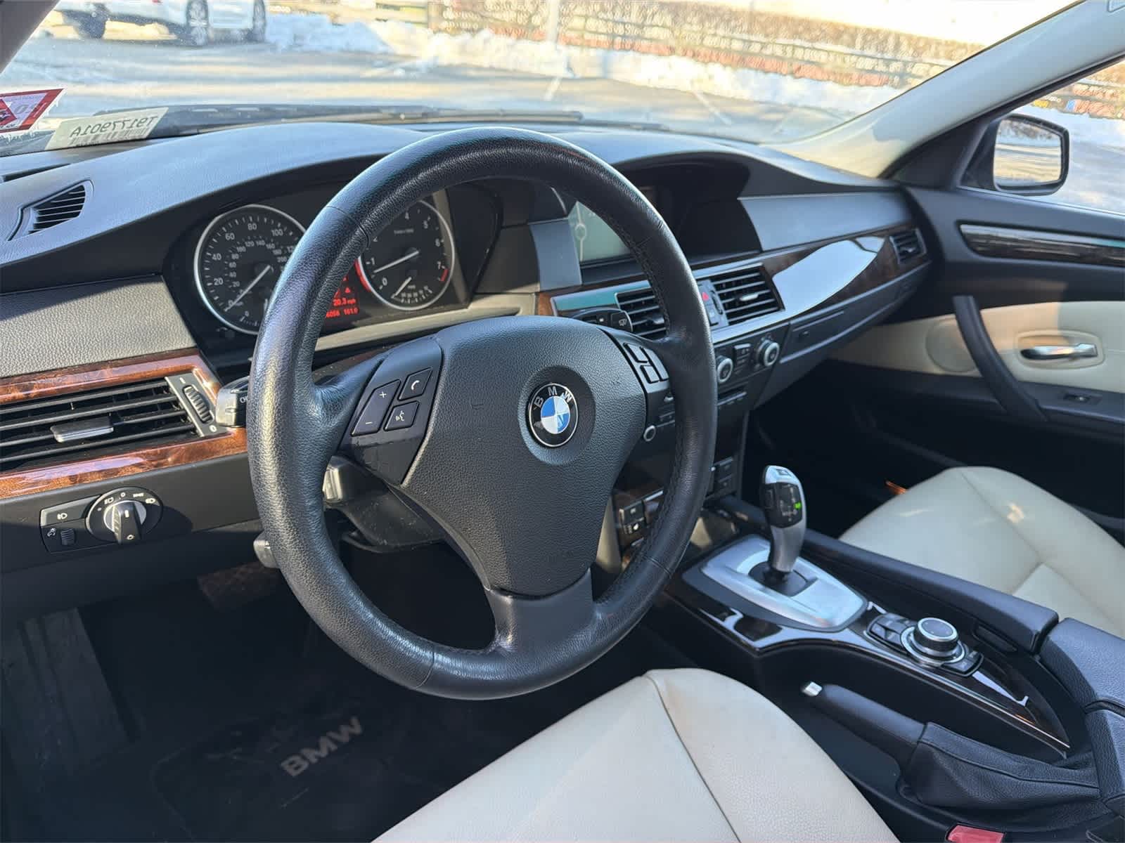 Thumbnail: 2010 BMW 5 Series - 23