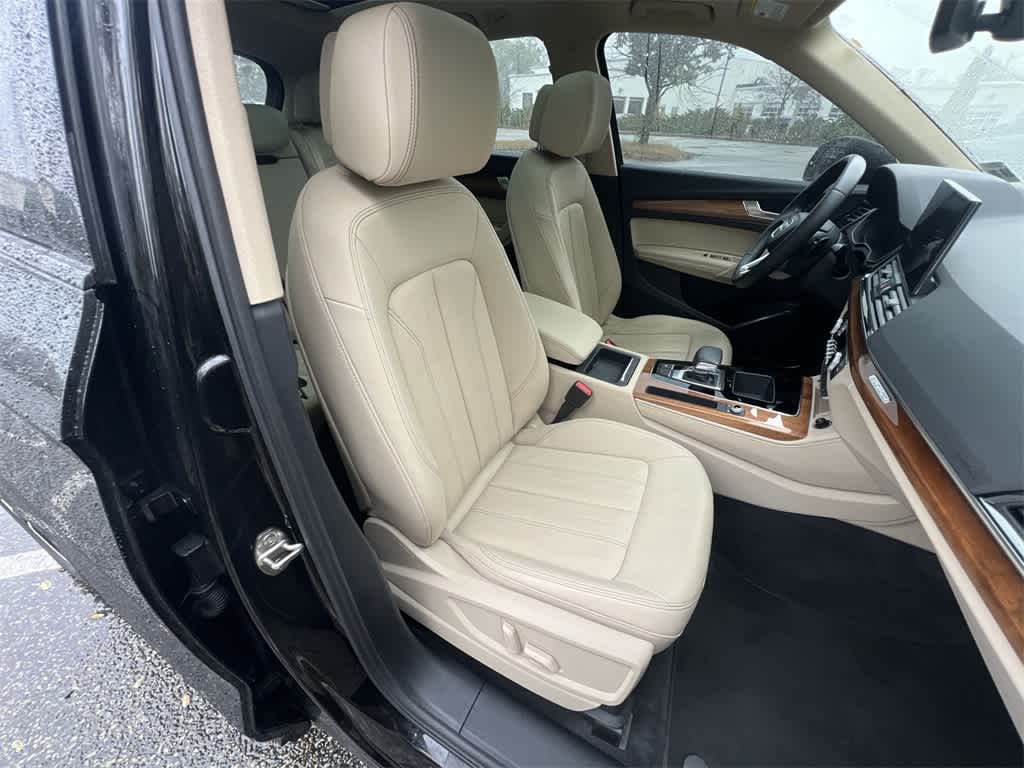 Thumbnail: 2022 Audi Q5 - 22