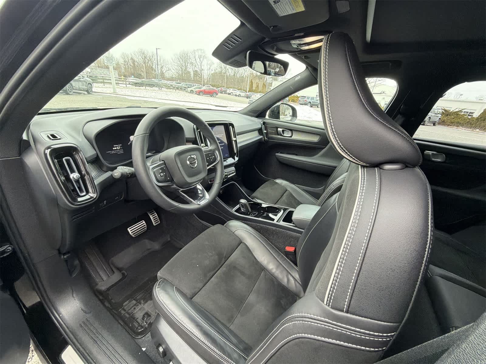 Thumbnail: 2022 Volvo XC40 - 10