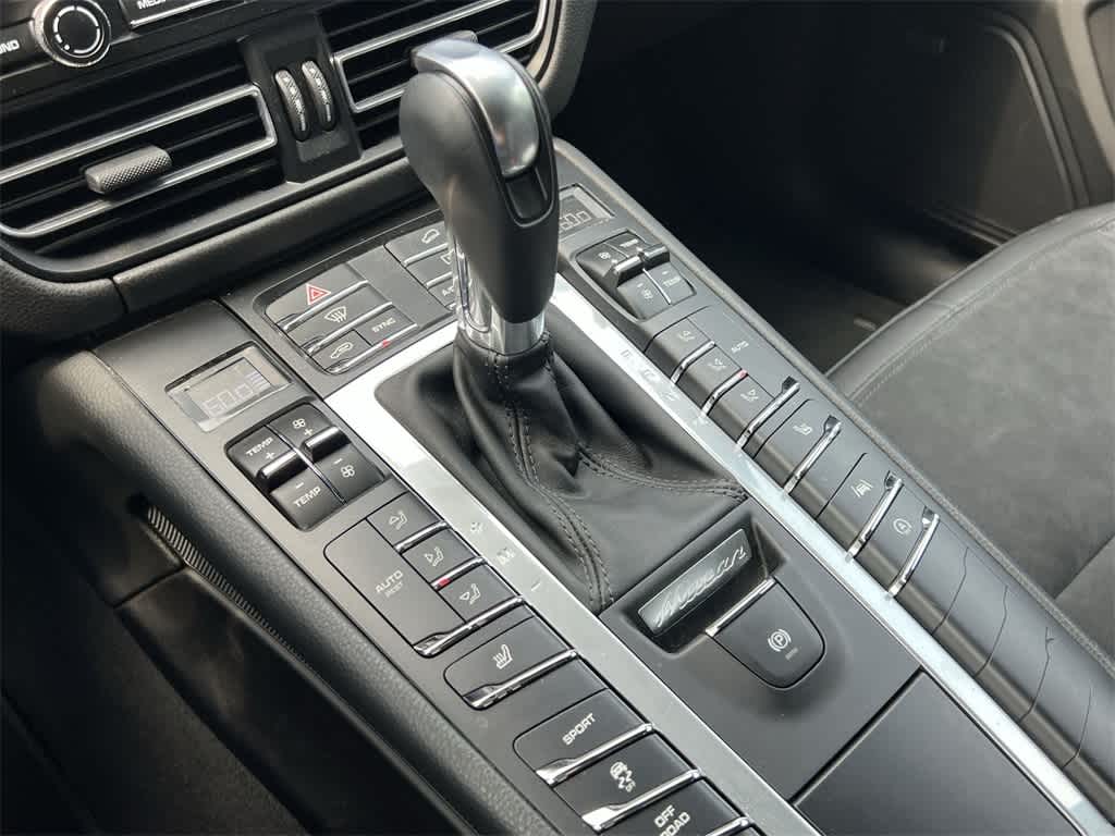 Thumbnail: 2021 Porsche Macan - 25