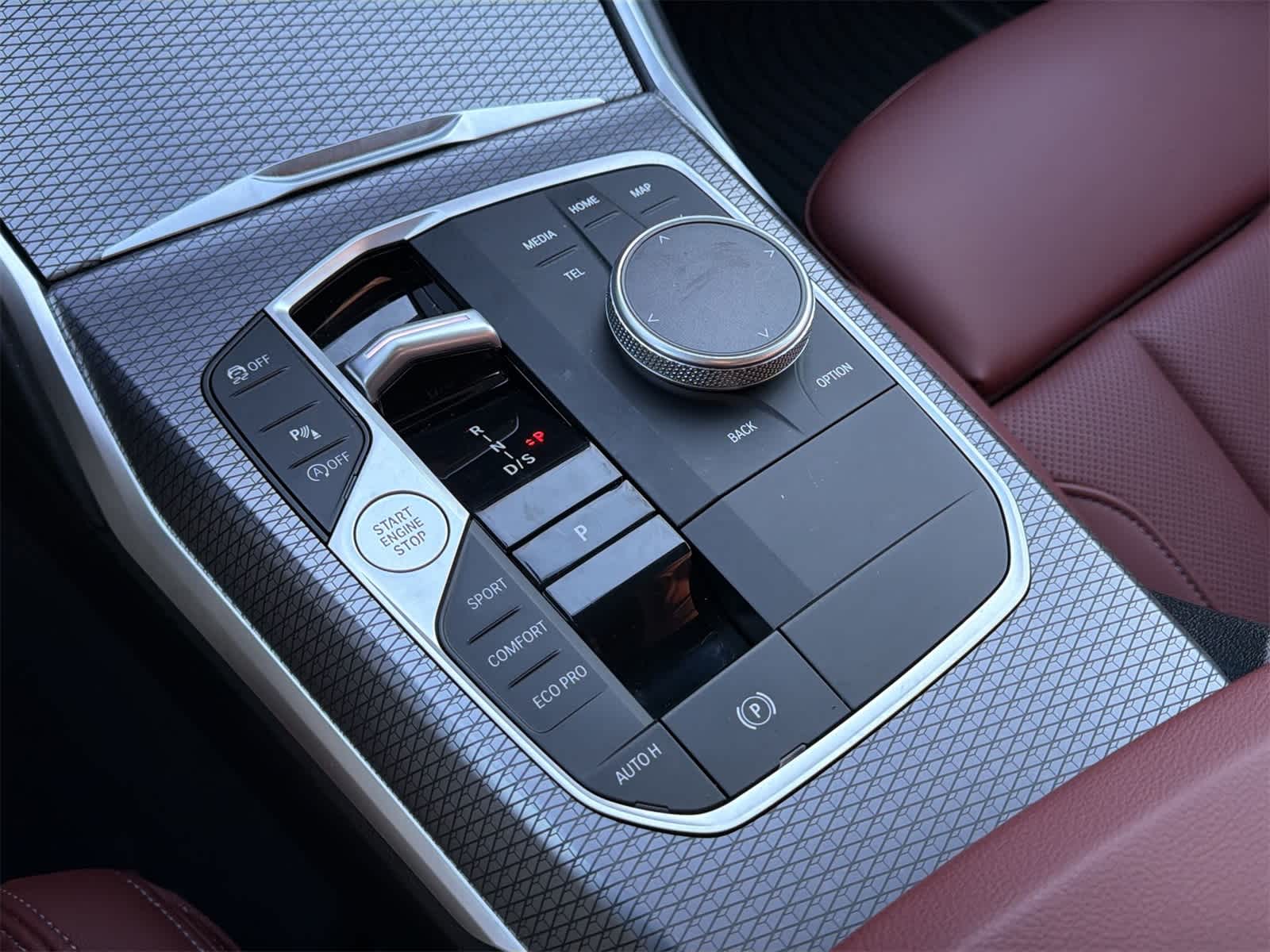 Thumbnail: 2025 BMW 3 Series - 25