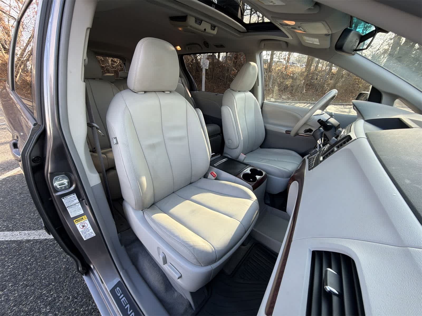 Thumbnail: 2013 Toyota Sienna - 22