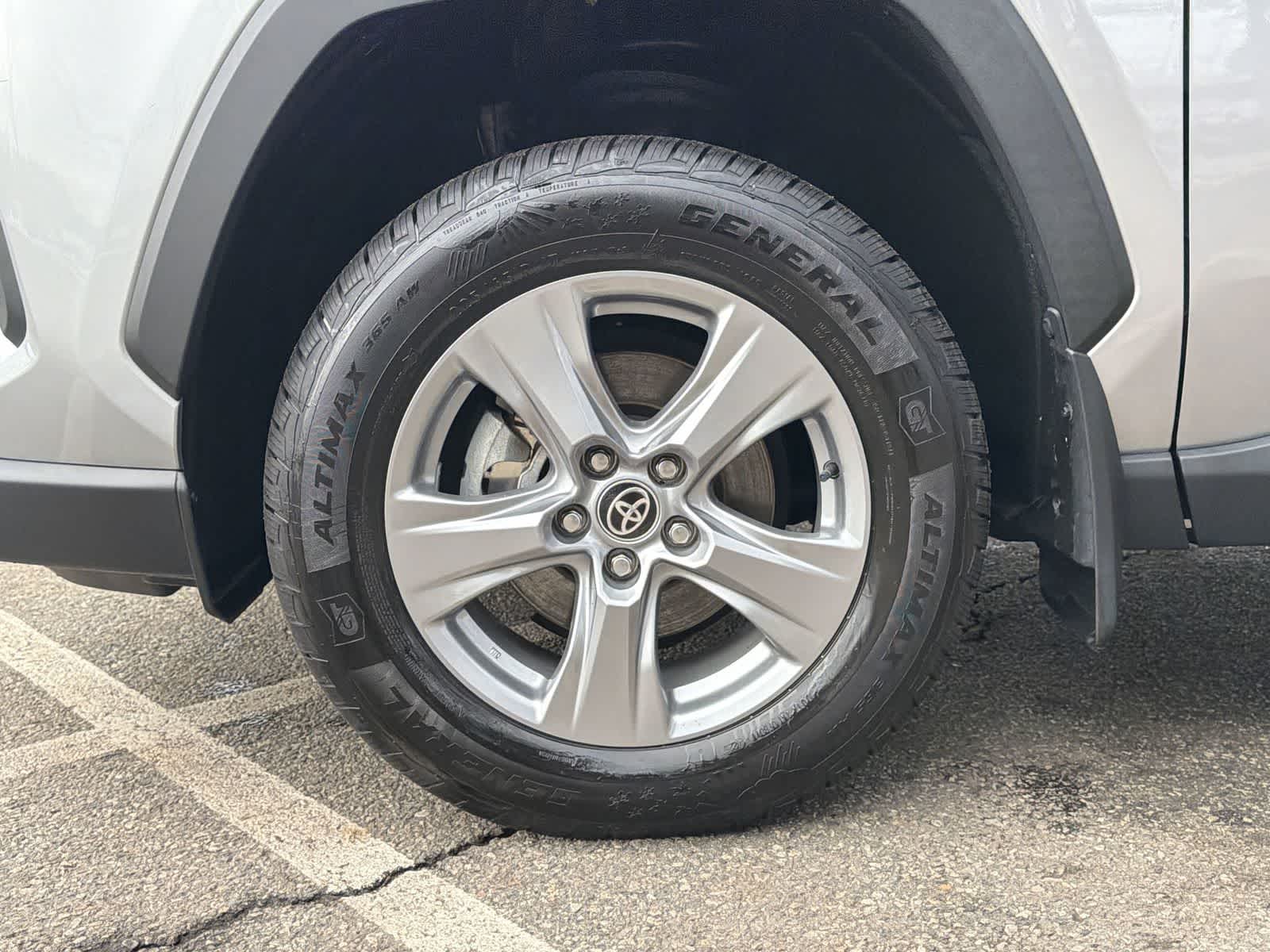 Thumbnail: 2022 Toyota RAV4 - 16