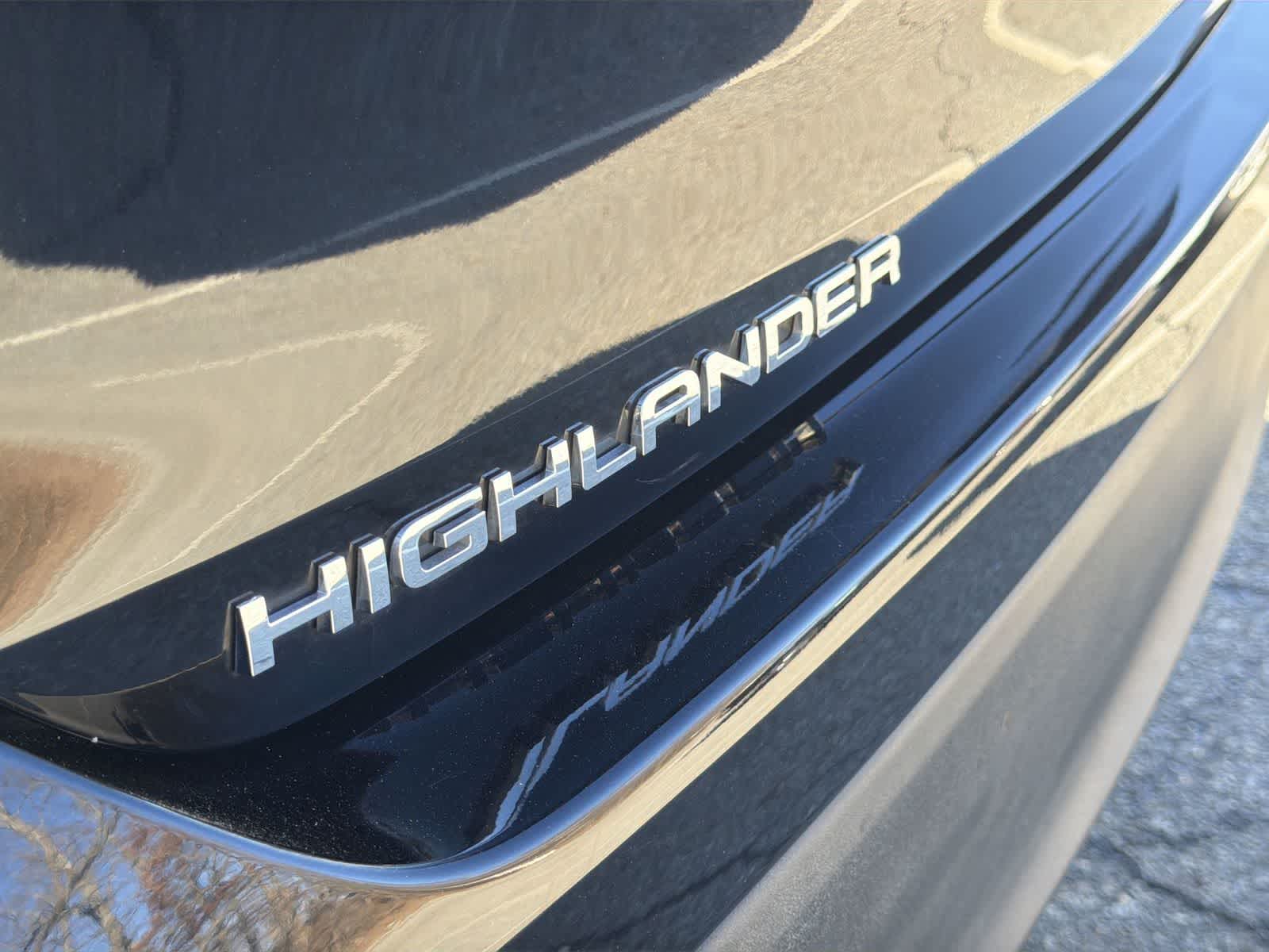 Thumbnail: 2022 Toyota Highlander - 15