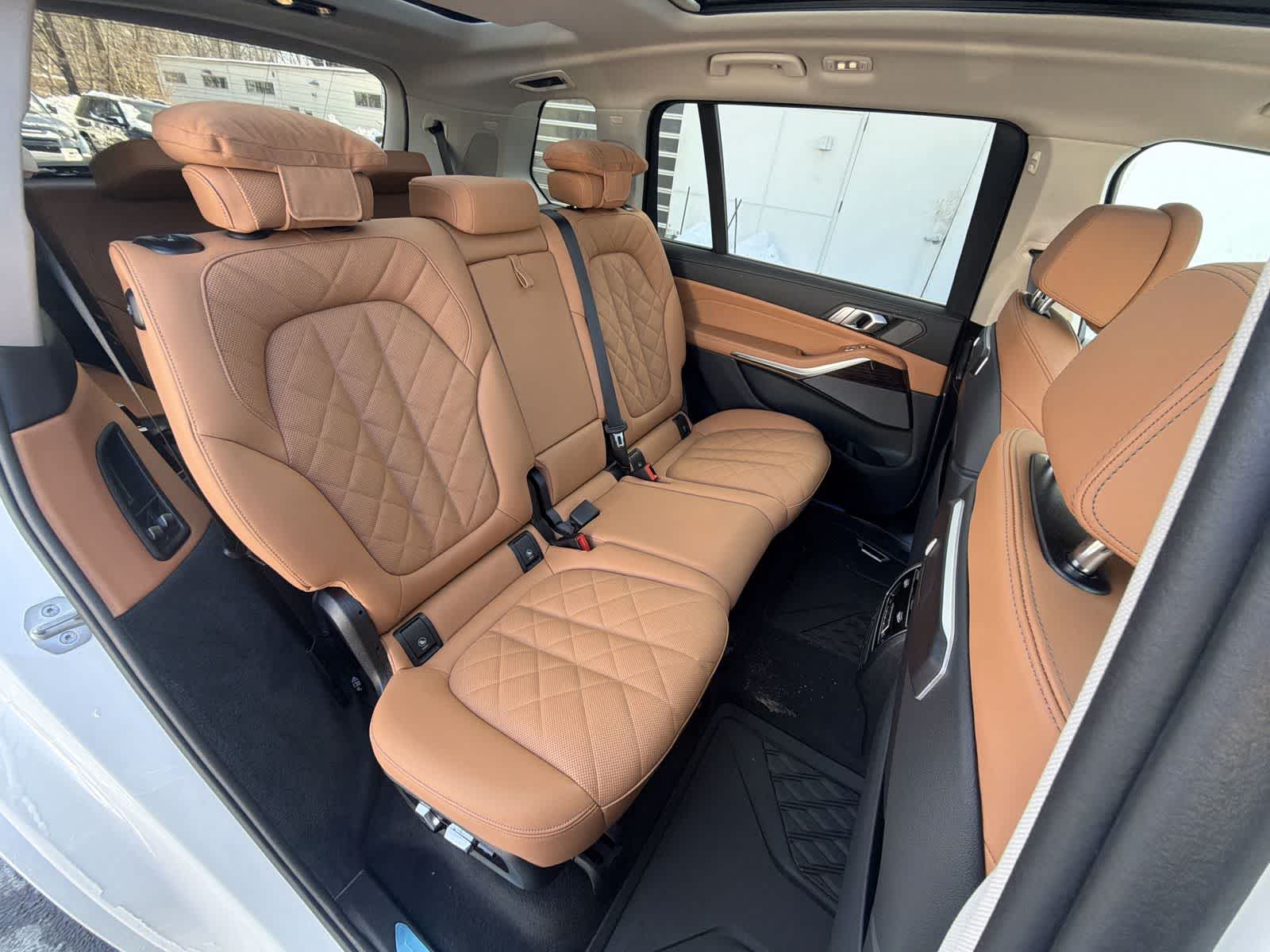 Thumbnail: 2026 BMW X7 - 21