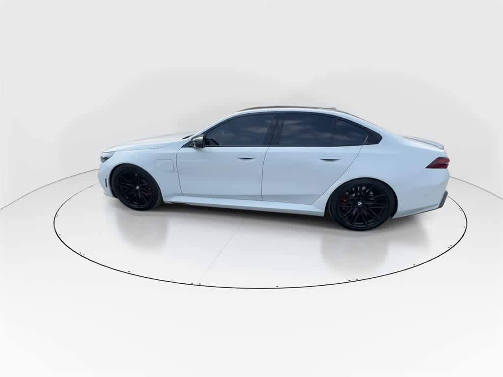 Thumbnail: 2025 BMW M5 - 5