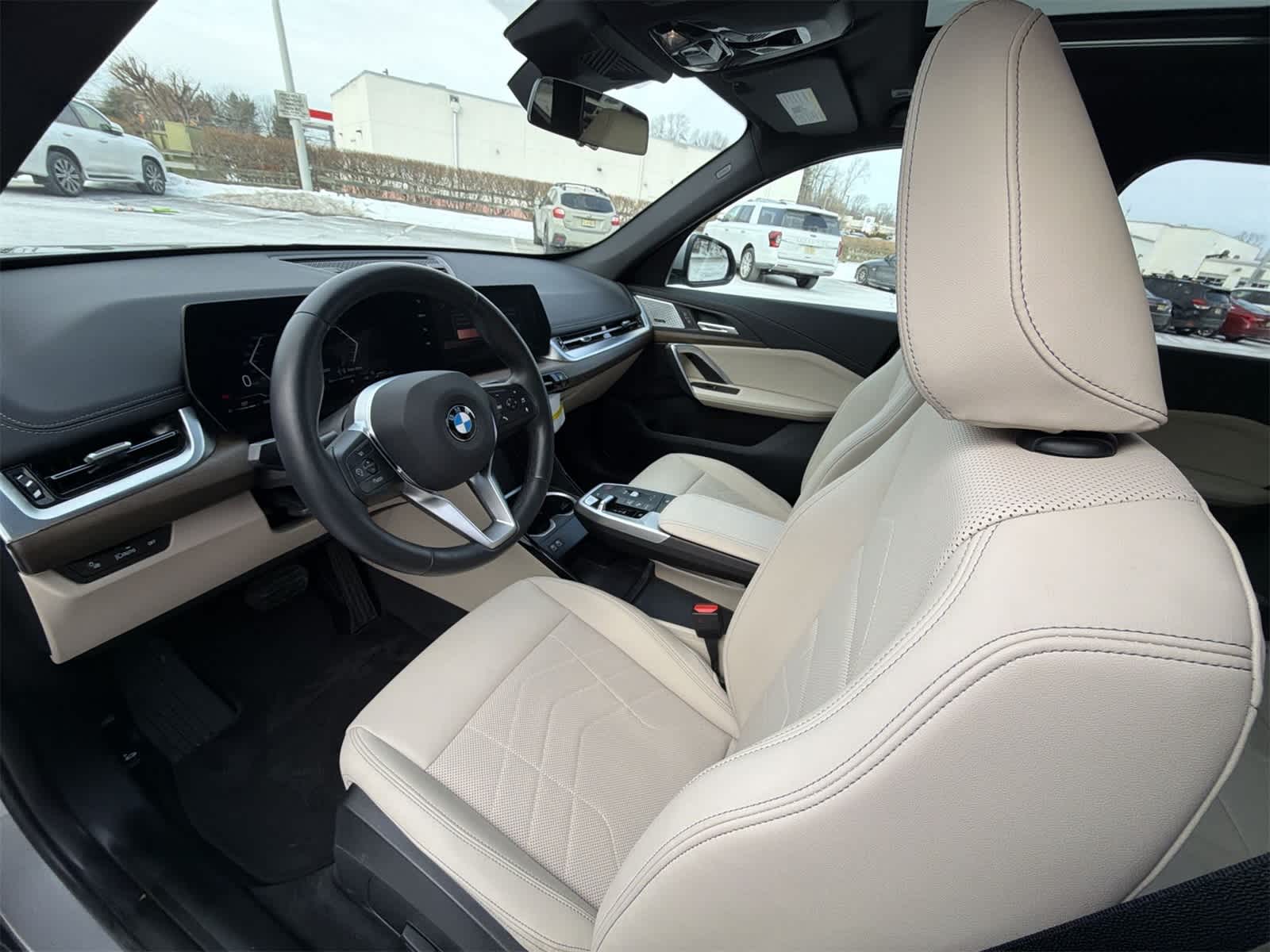 Thumbnail: 2025 BMW X1 - 10