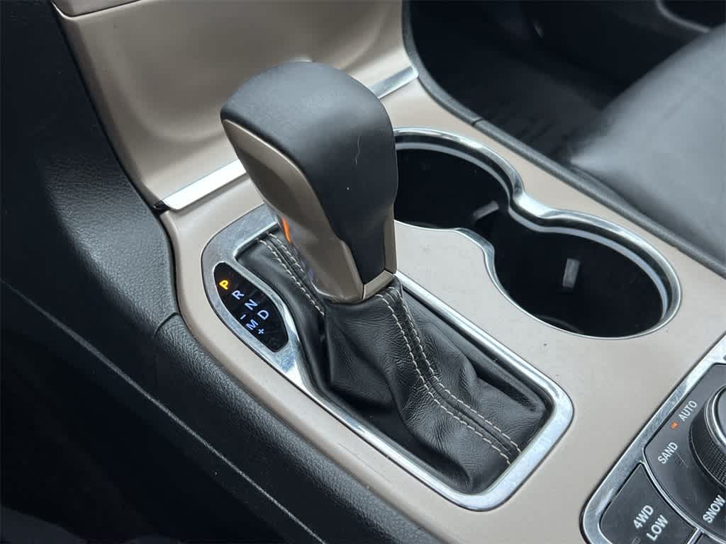 Thumbnail: 2017 Jeep Grand Cherokee - 25
