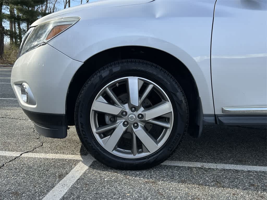 Thumbnail: 2015 Nissan Pathfinder - 16