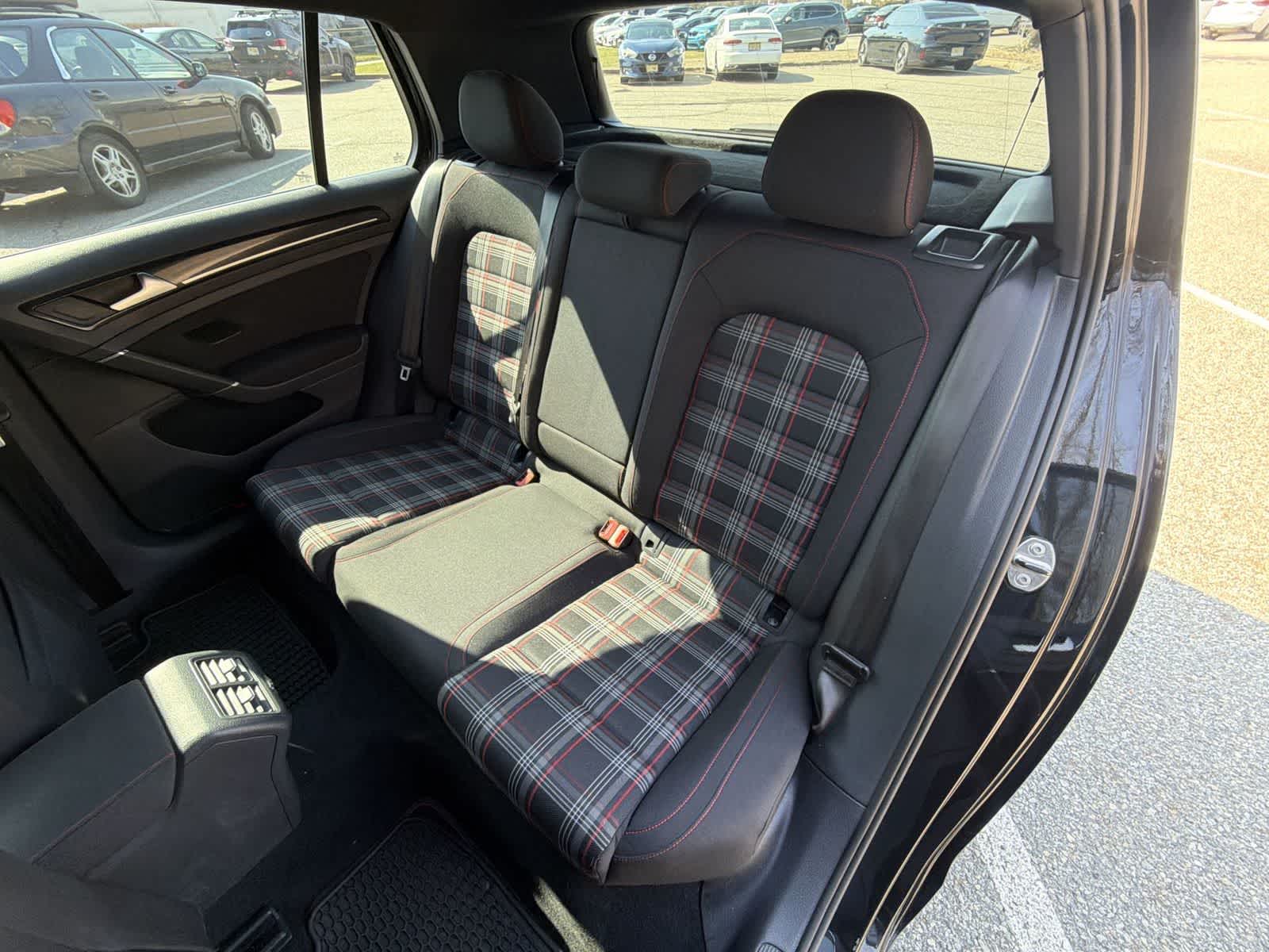 Thumbnail: 2017 Volkswagen Golf - 21