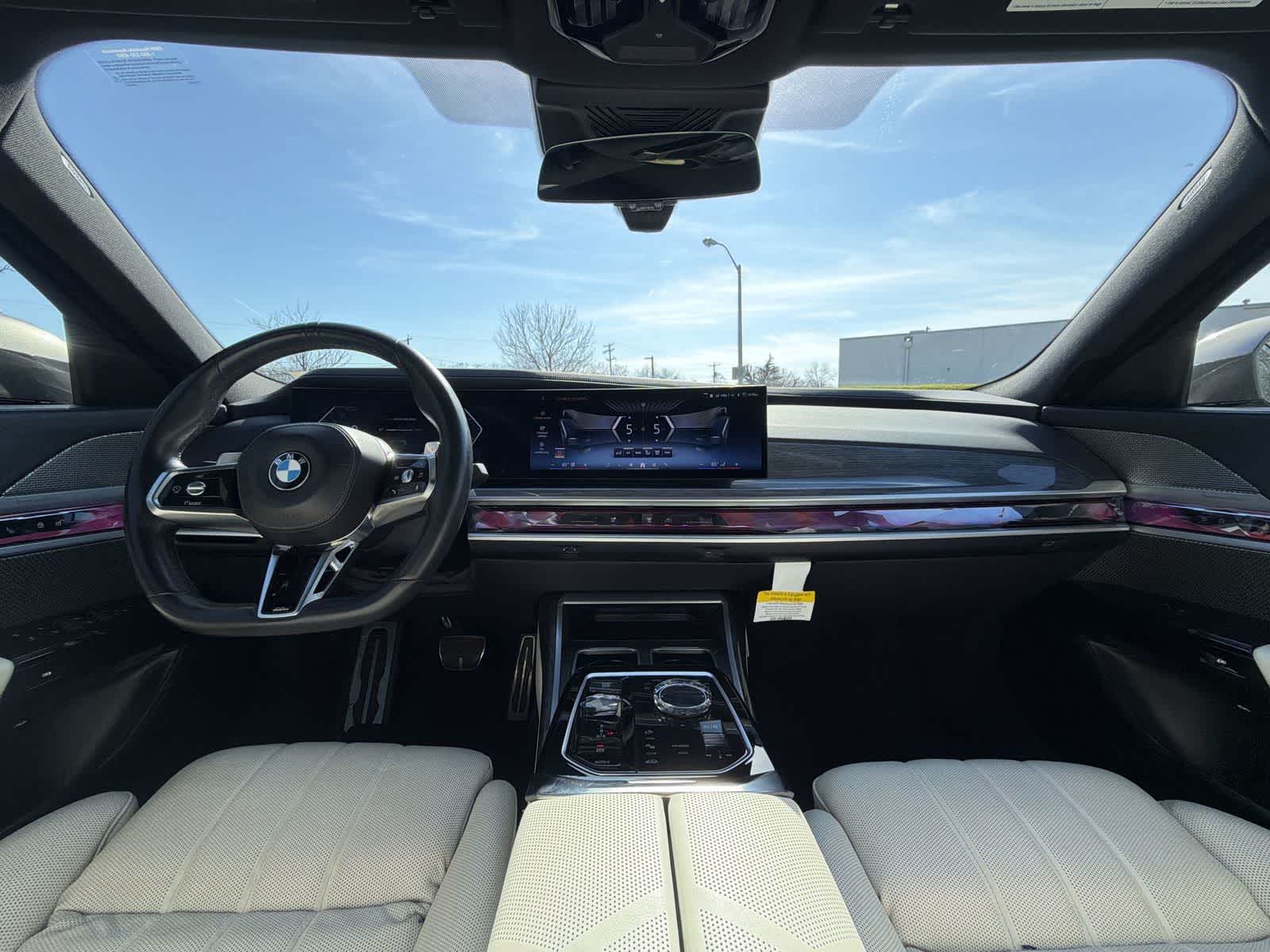 Thumbnail: 2023 BMW 7 Series - 18