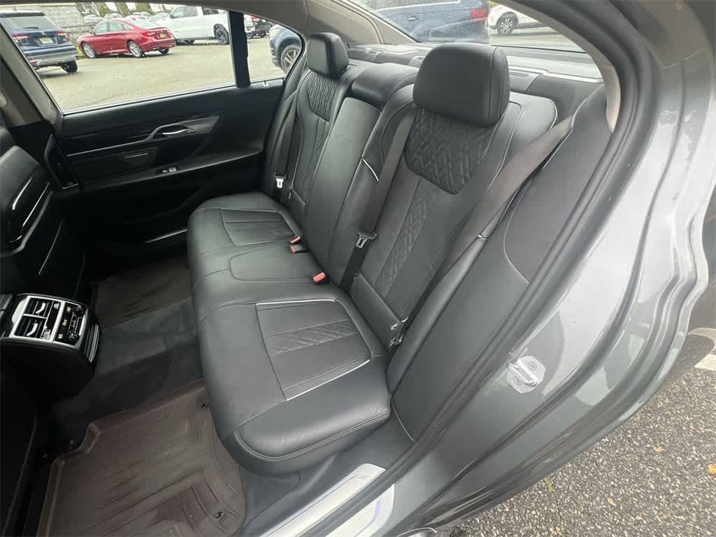 Thumbnail: 2017 BMW 7 Series - 21