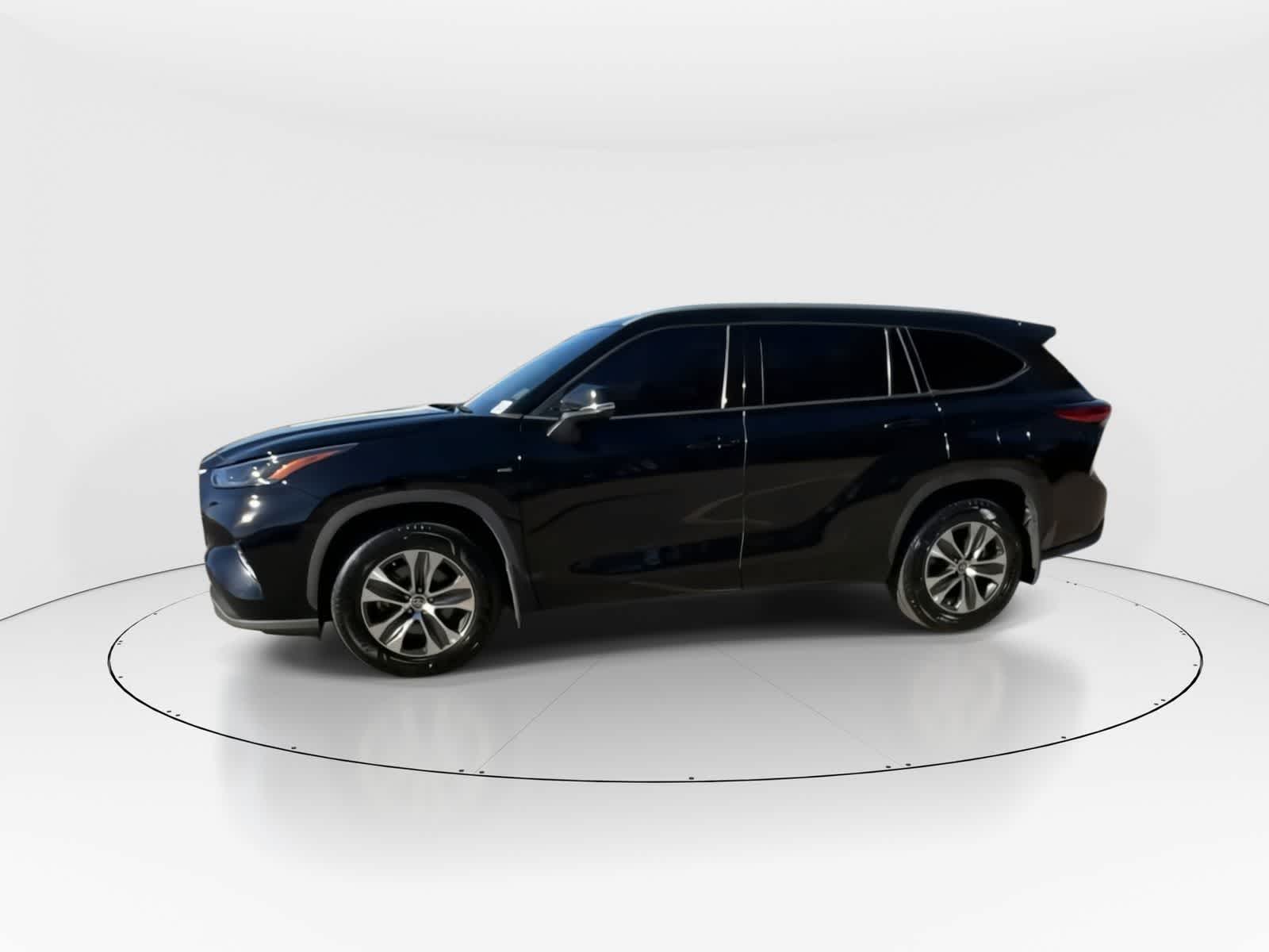 Thumbnail: 2022 Toyota Highlander - 8