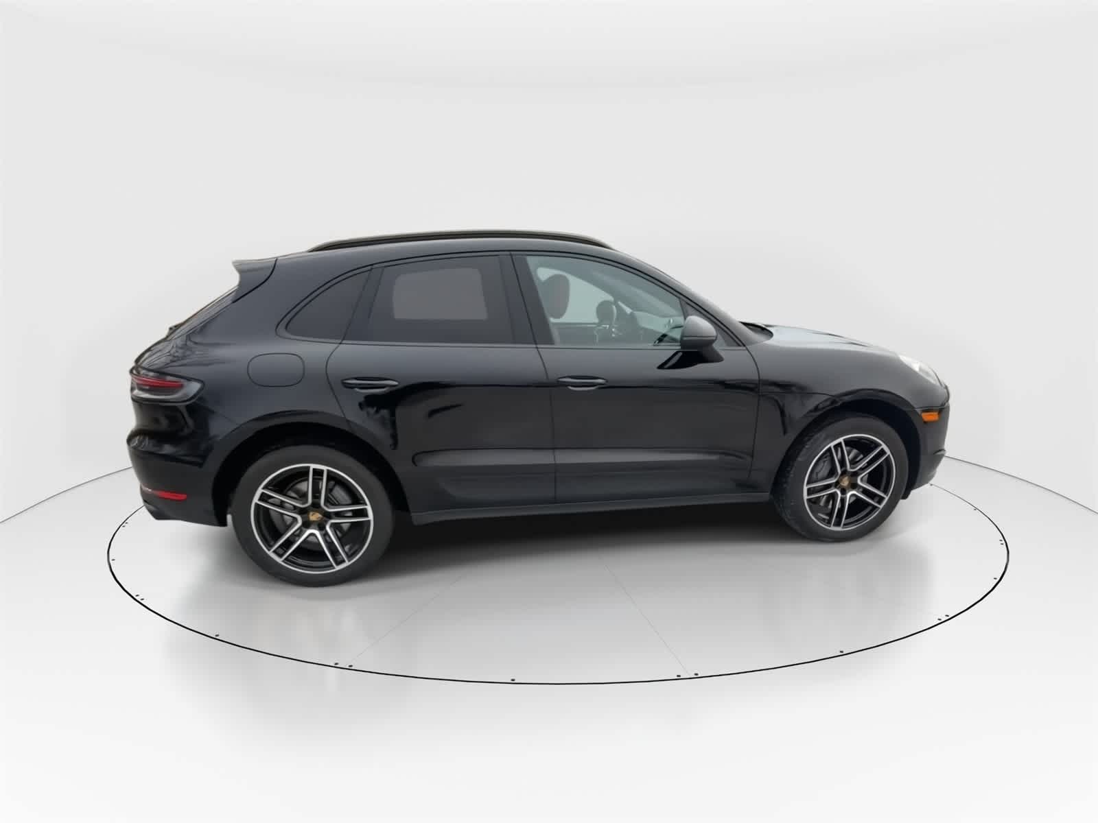 Thumbnail: 2020 Porsche Macan - 2
