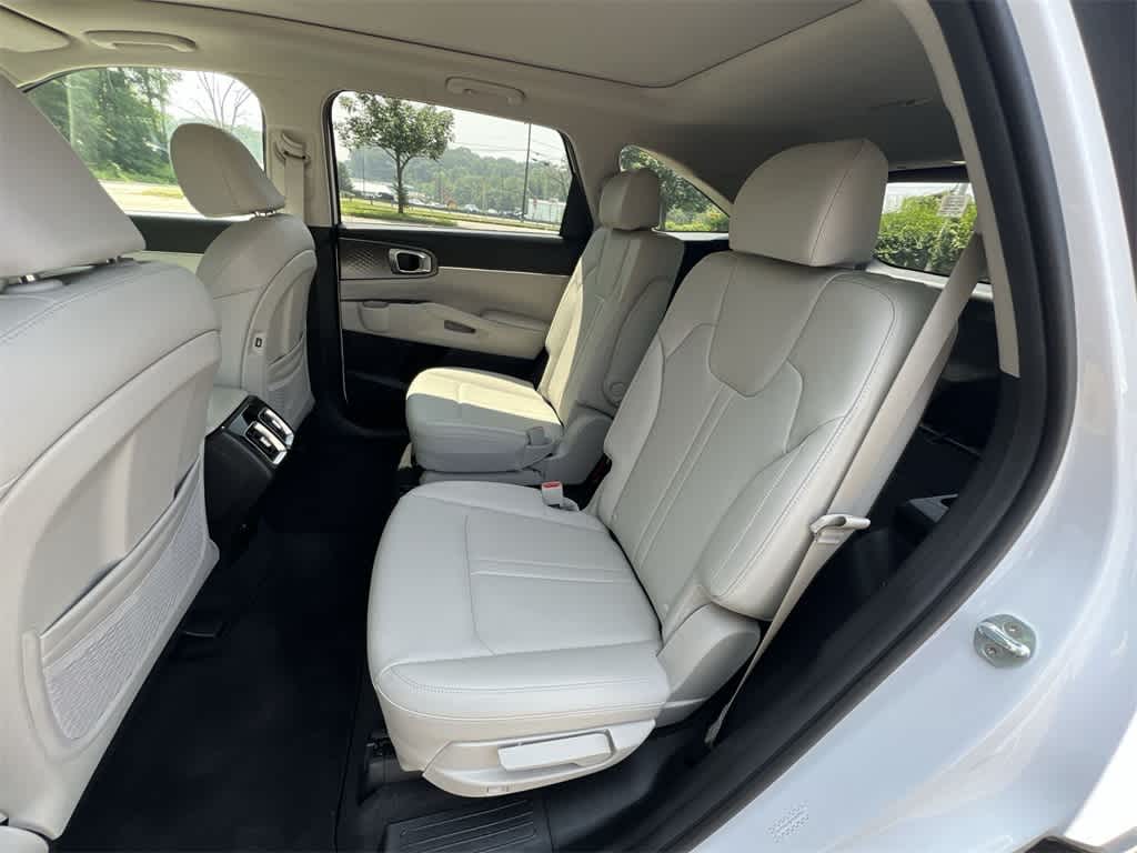 Thumbnail: 2023 Kia Sorento - 21