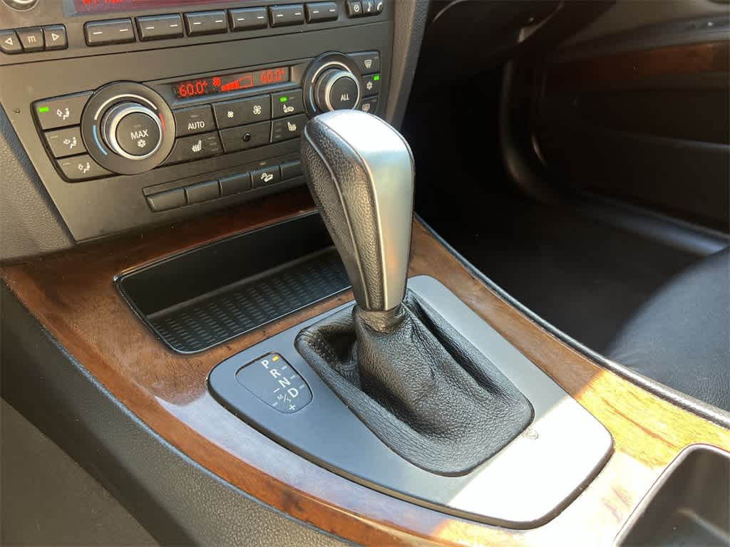 Thumbnail: 2011 BMW 3 Series - 25