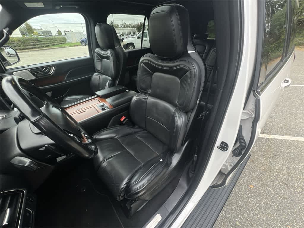 Thumbnail: 2019 Lincoln Navigator - 19