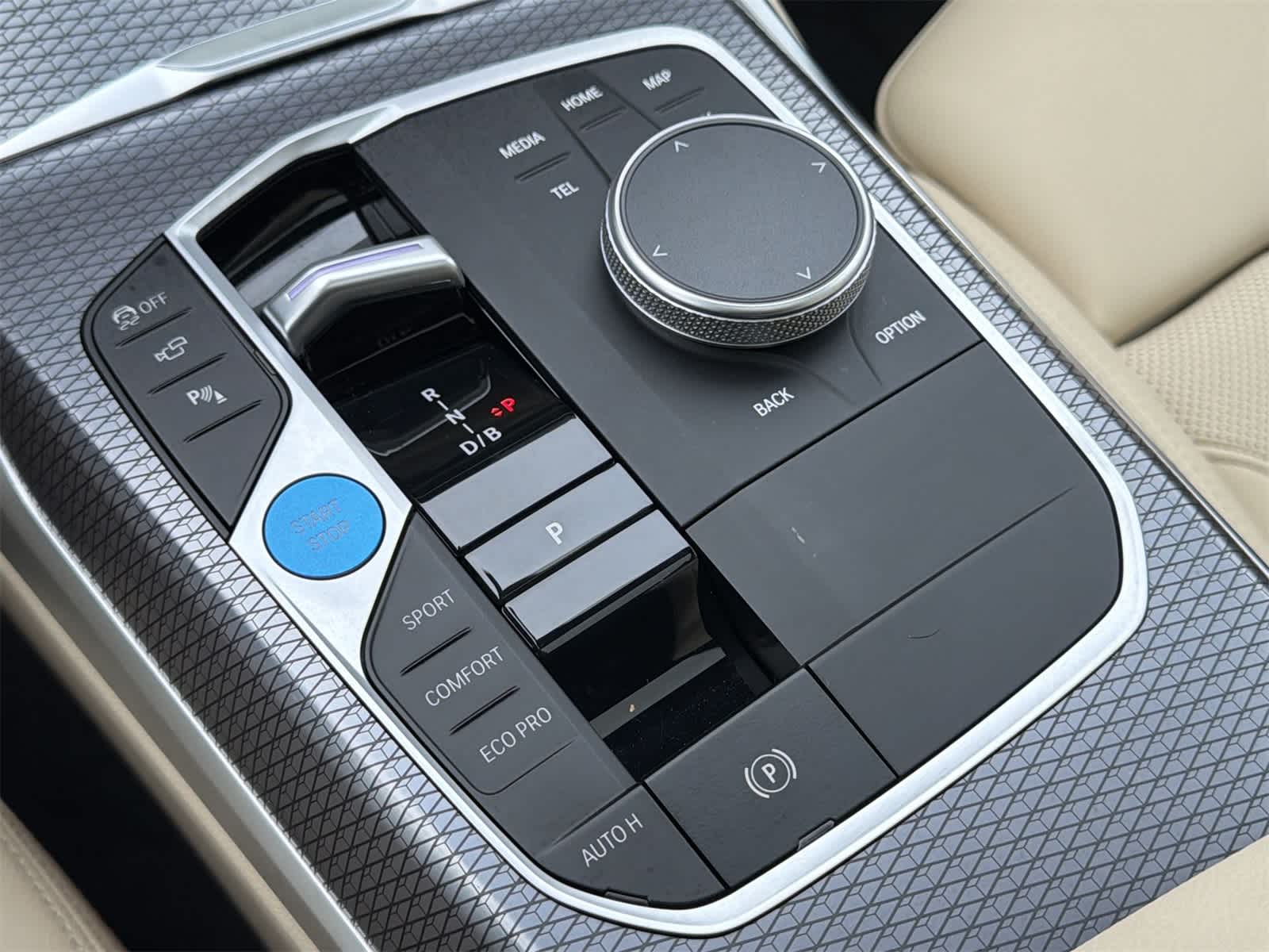 Thumbnail: 2025 BMW i4 - 25