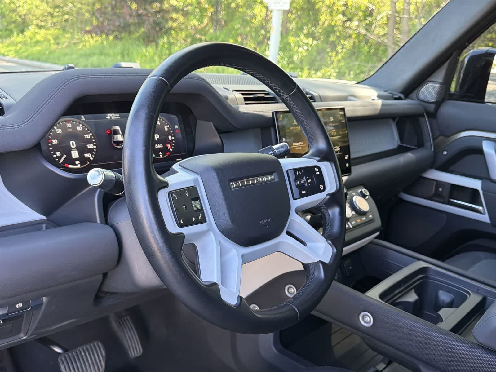 Thumbnail: 2022 Land Rover Defender - 22