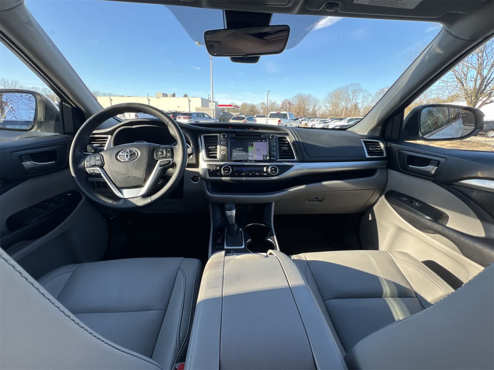 Thumbnail: 2017 Toyota Highlander - 18