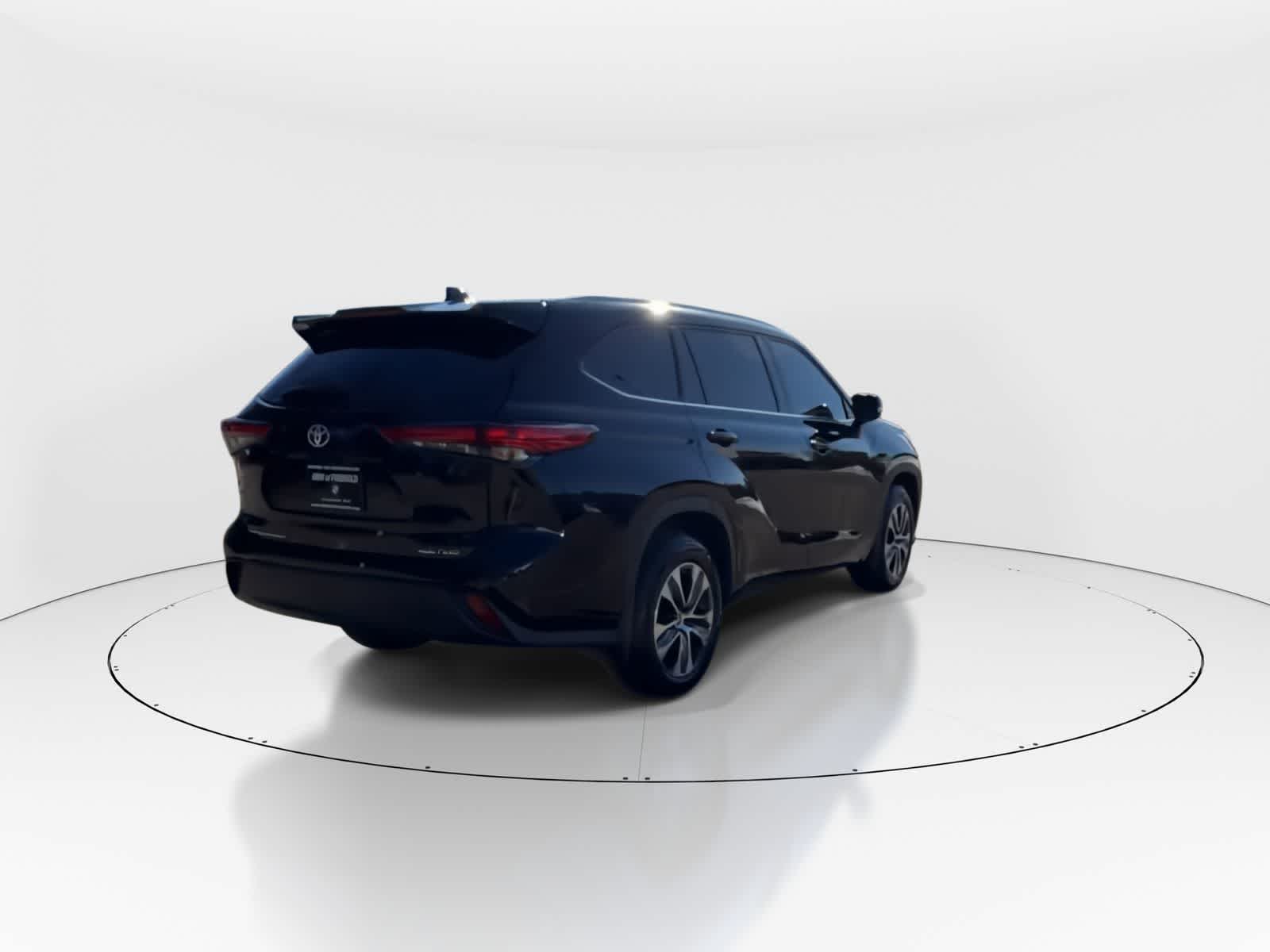 Thumbnail: 2022 Toyota Highlander - 3
