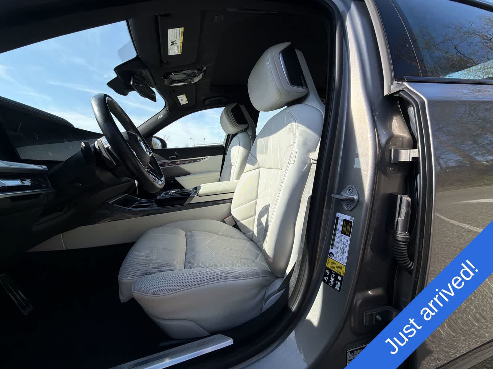 Thumbnail: 2023 BMW 7 Series - 19