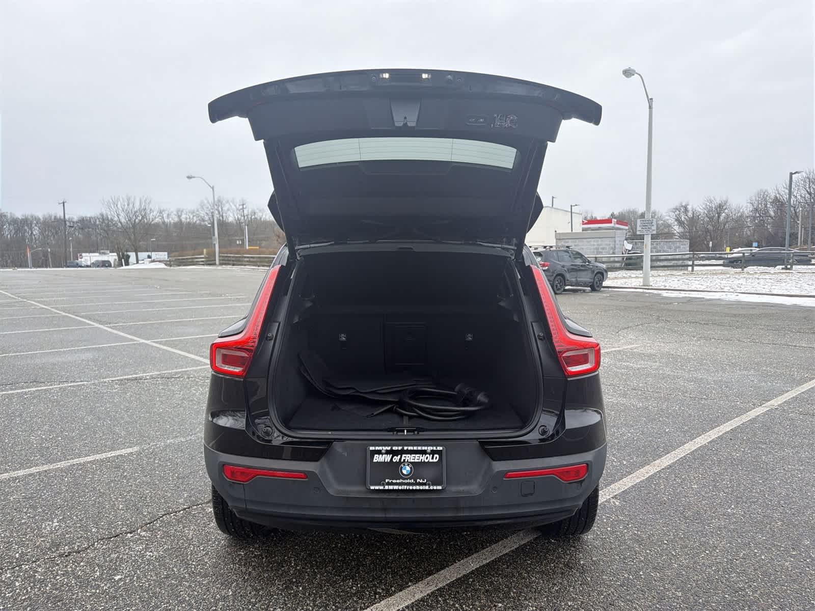 Thumbnail: 2022 Volvo XC40 - 27