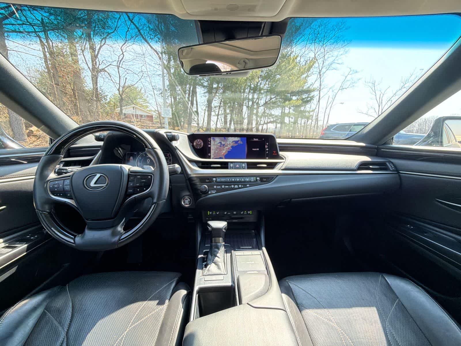 Thumbnail: 2020 Lexus ES - 18