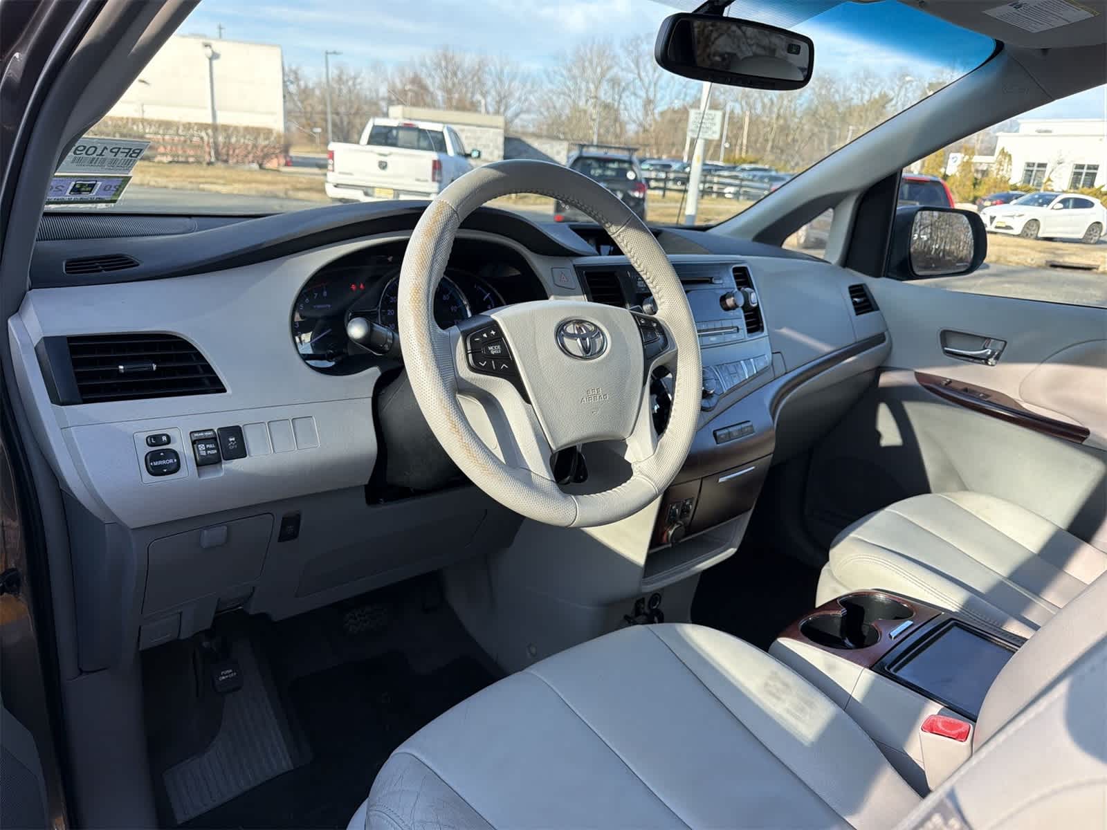 Thumbnail: 2013 Toyota Sienna - 10