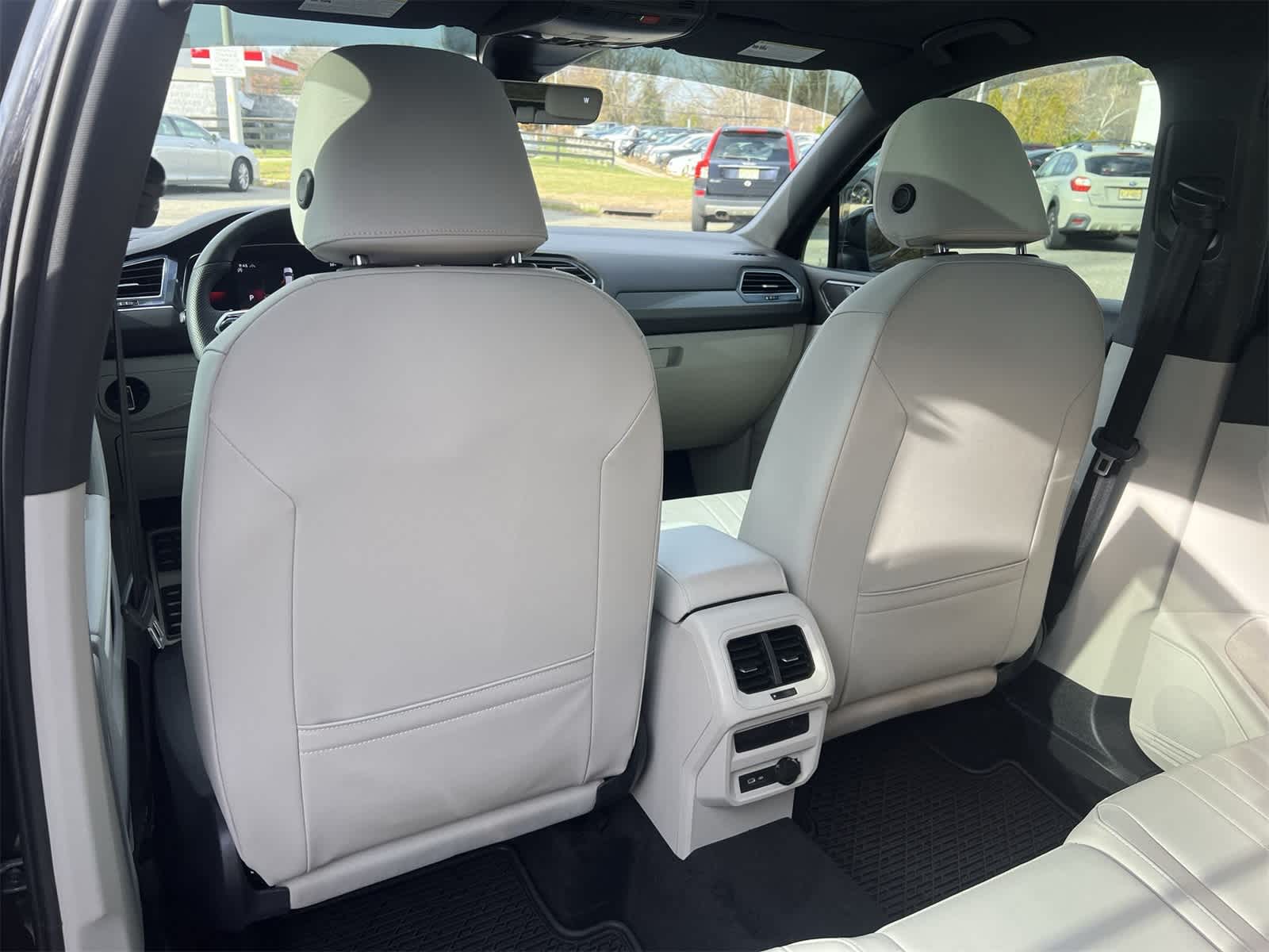 Thumbnail: 2022 Volkswagen Tiguan - 20