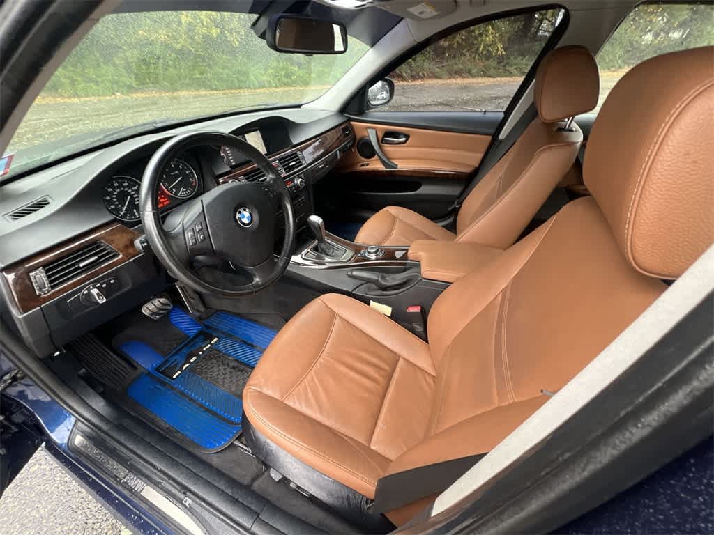 Thumbnail: 2011 BMW 3 Series - 10